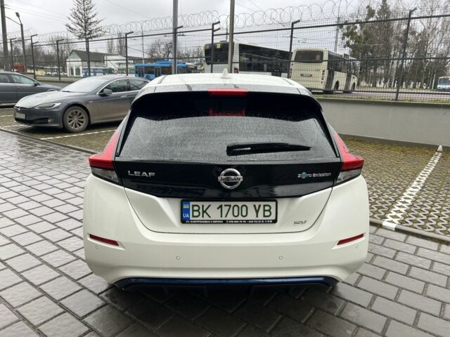 Белый Ниссан Лиф, объемом двигателя 0 л и пробегом 27 тыс. км за 13800 $, фото 4 на Automoto.ua