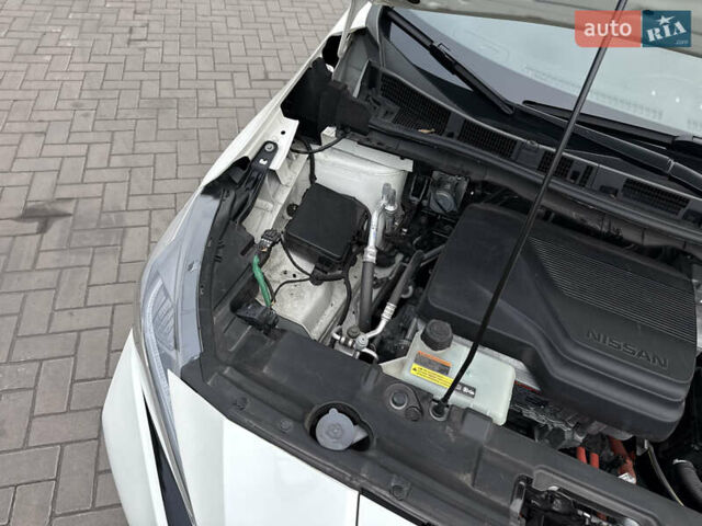 Белый Ниссан Лиф, объемом двигателя 0 л и пробегом 115 тыс. км за 11700 $, фото 51 на Automoto.ua