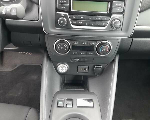 Белый Ниссан Лиф, объемом двигателя 0 л и пробегом 20 тыс. км за 14000 $, фото 24 на Automoto.ua