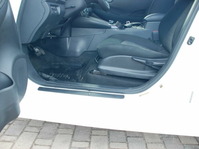 Белый Ниссан Лиф, объемом двигателя 0 л и пробегом 50 тыс. км за 14900 $, фото 7 на Automoto.ua