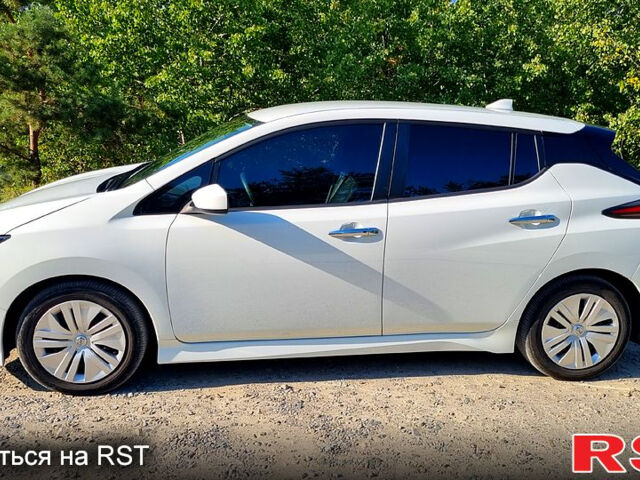 Білий Ніссан Ліф, об'ємом двигуна 0 л та пробігом 35 тис. км за 17600 $, фото 5 на Automoto.ua