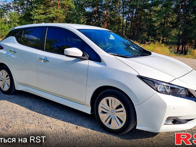 Білий Ніссан Ліф, об'ємом двигуна 0 л та пробігом 35 тис. км за 17600 $, фото 2 на Automoto.ua