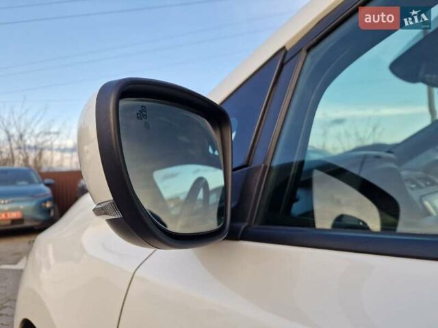 Белый Ниссан Лиф, объемом двигателя 0 л и пробегом 93 тыс. км за 14600 $, фото 18 на Automoto.ua