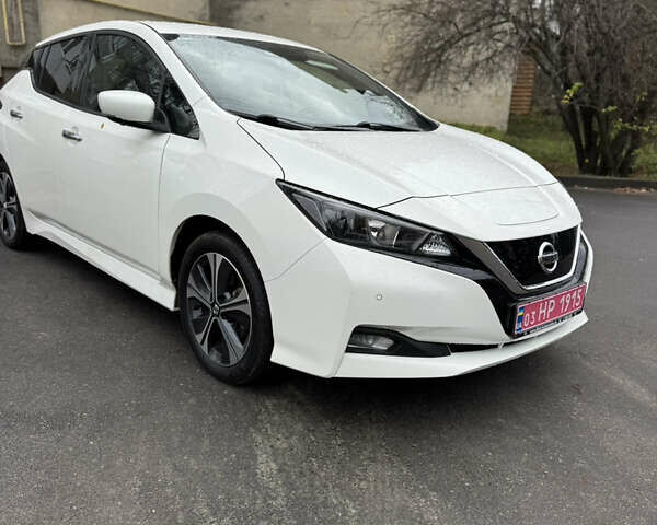 Белый Ниссан Лиф, объемом двигателя 0 л и пробегом 69 тыс. км за 14990 $, фото 18 на Automoto.ua