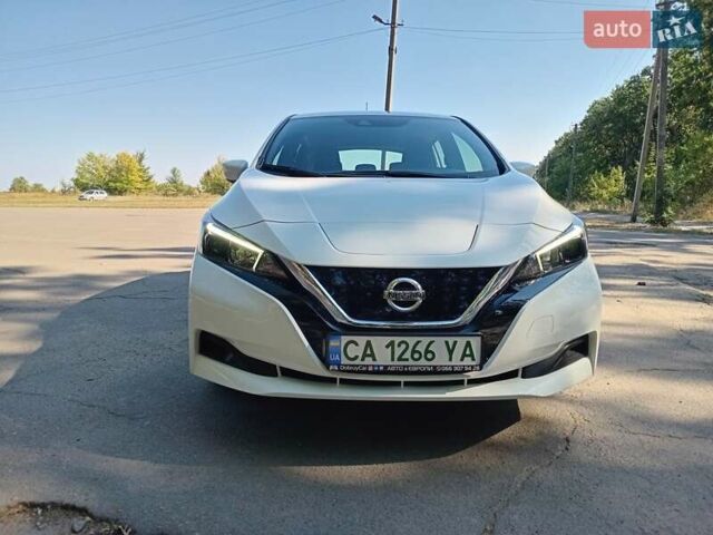 Білий Ніссан Ліф, об'ємом двигуна 0 л та пробігом 27 тис. км за 16800 $, фото 6 на Automoto.ua
