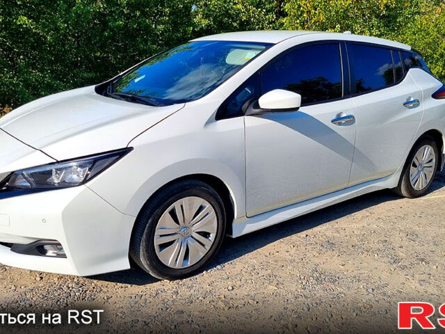Білий Ніссан Ліф, об'ємом двигуна 0 л та пробігом 35 тис. км за 17600 $, фото 4 на Automoto.ua