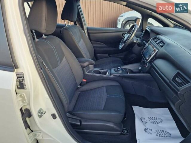 Белый Ниссан Лиф, объемом двигателя 0 л и пробегом 93 тыс. км за 14600 $, фото 40 на Automoto.ua