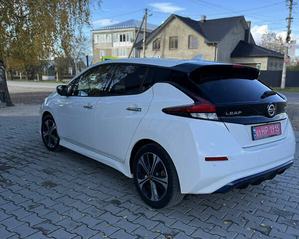 Белый Ниссан Лиф, объемом двигателя 0 л и пробегом 69 тыс. км за 14990 $, фото 4 на Automoto.ua