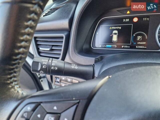 Белый Ниссан Лиф, объемом двигателя 0 л и пробегом 93 тыс. км за 14600 $, фото 25 на Automoto.ua