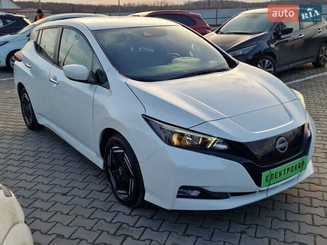 Белый Ниссан Лиф, объемом двигателя 0 л и пробегом 93 тыс. км за 14600 $, фото 4 на Automoto.ua