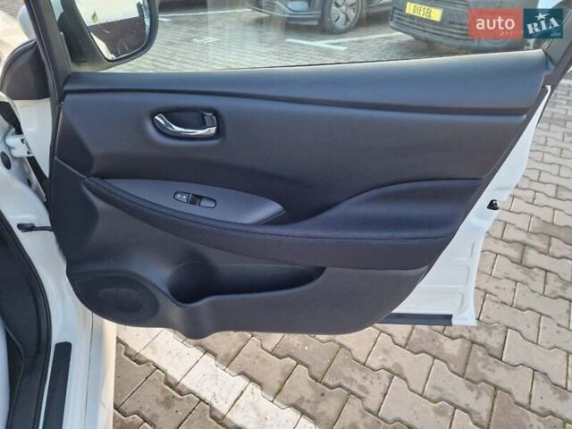 Белый Ниссан Лиф, объемом двигателя 0 л и пробегом 93 тыс. км за 14600 $, фото 39 на Automoto.ua