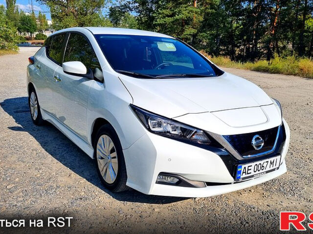 Білий Ніссан Ліф, об'ємом двигуна 0 л та пробігом 35 тис. км за 17600 $, фото 1 на Automoto.ua