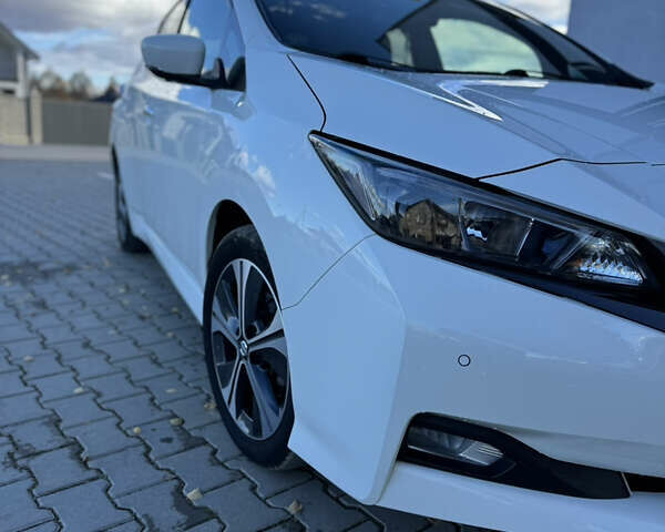 Белый Ниссан Лиф, объемом двигателя 0 л и пробегом 69 тыс. км за 14990 $, фото 9 на Automoto.ua