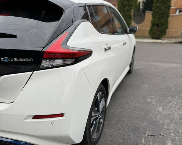 Белый Ниссан Лиф, объемом двигателя 0 л и пробегом 69 тыс. км за 14990 $, фото 20 на Automoto.ua