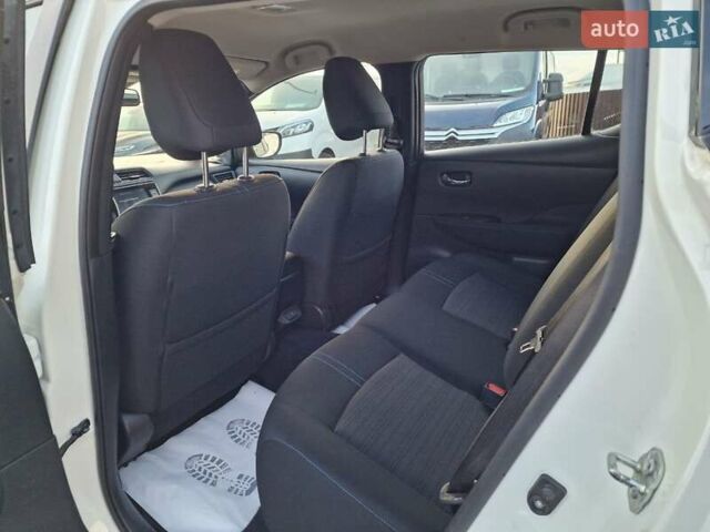 Белый Ниссан Лиф, объемом двигателя 0 л и пробегом 93 тыс. км за 14600 $, фото 36 на Automoto.ua