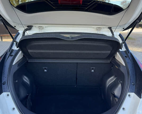 Белый Ниссан Лиф, объемом двигателя 0 л и пробегом 69 тыс. км за 14990 $, фото 14 на Automoto.ua