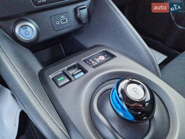 Белый Ниссан Лиф, объемом двигателя 0 л и пробегом 93 тыс. км за 14600 $, фото 31 на Automoto.ua