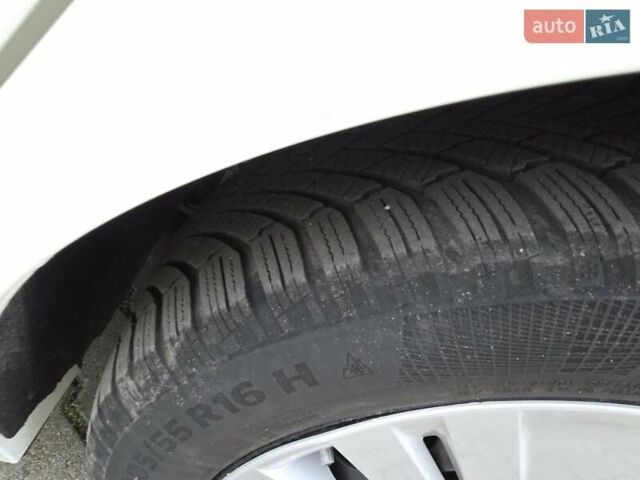 Белый Ниссан Лиф, объемом двигателя 0 л и пробегом 36 тыс. км за 14999 $, фото 32 на Automoto.ua