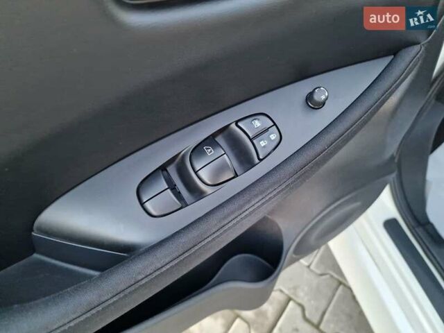 Белый Ниссан Лиф, объемом двигателя 0 л и пробегом 93 тыс. км за 14600 $, фото 20 на Automoto.ua