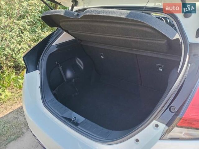 Білий Ніссан Ліф, об'ємом двигуна 0 л та пробігом 27 тис. км за 16800 $, фото 10 на Automoto.ua