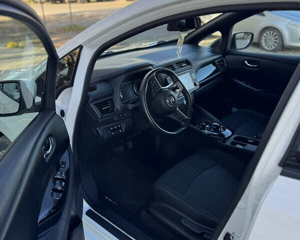 Белый Ниссан Лиф, объемом двигателя 0 л и пробегом 69 тыс. км за 14990 $, фото 11 на Automoto.ua