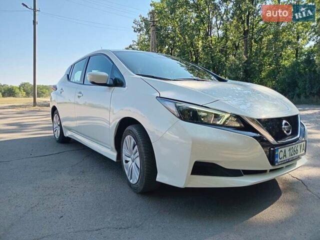 Білий Ніссан Ліф, об'ємом двигуна 0 л та пробігом 27 тис. км за 16800 $, фото 5 на Automoto.ua