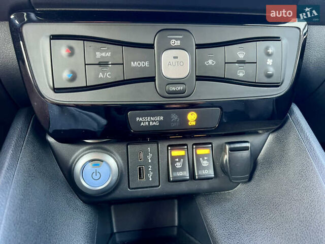 Білий Ніссан Ліф, об'ємом двигуна 0 л та пробігом 28 тис. км за 18500 $, фото 23 на Automoto.ua