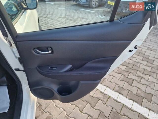 Белый Ниссан Лиф, объемом двигателя 0 л и пробегом 93 тыс. км за 14600 $, фото 37 на Automoto.ua