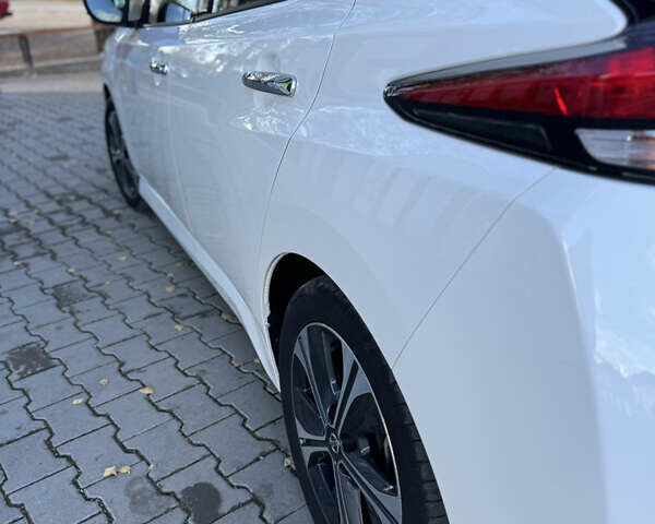 Белый Ниссан Лиф, объемом двигателя 0 л и пробегом 69 тыс. км за 14990 $, фото 6 на Automoto.ua