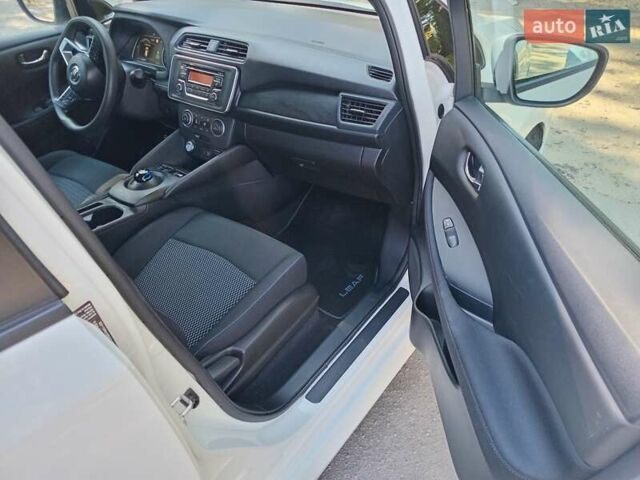Білий Ніссан Ліф, об'ємом двигуна 0 л та пробігом 27 тис. км за 16800 $, фото 29 на Automoto.ua