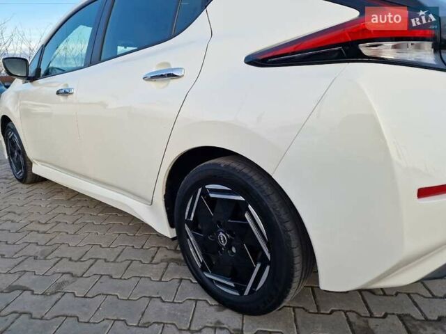 Белый Ниссан Лиф, объемом двигателя 0 л и пробегом 93 тыс. км за 14600 $, фото 13 на Automoto.ua