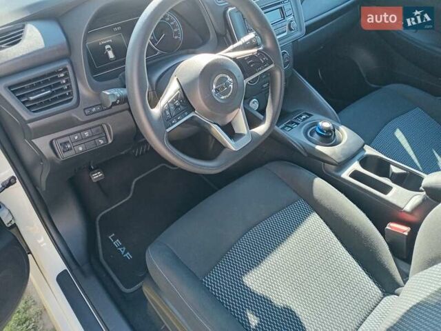 Білий Ніссан Ліф, об'ємом двигуна 0 л та пробігом 27 тис. км за 16800 $, фото 20 на Automoto.ua