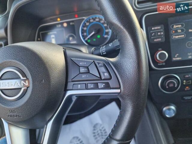 Белый Ниссан Лиф, объемом двигателя 0 л и пробегом 93 тыс. км за 14600 $, фото 27 на Automoto.ua