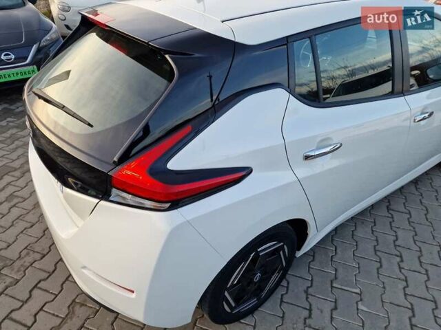 Белый Ниссан Лиф, объемом двигателя 0 л и пробегом 93 тыс. км за 14600 $, фото 10 на Automoto.ua