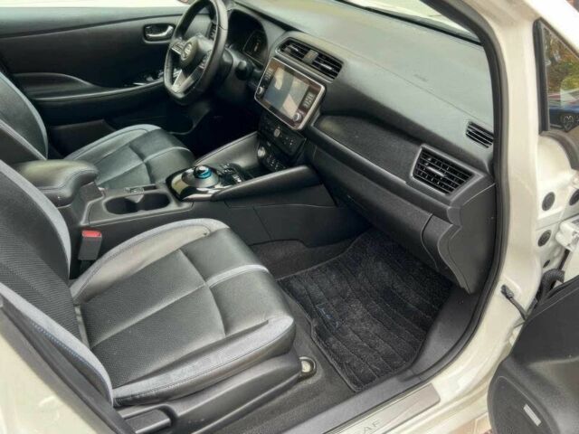 Білий Ніссан Ліф, об'ємом двигуна 0 л та пробігом 20 тис. км за 18000 $, фото 6 на Automoto.ua