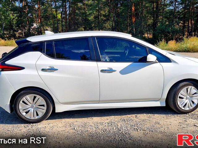 Білий Ніссан Ліф, об'ємом двигуна 0 л та пробігом 35 тис. км за 17600 $, фото 6 на Automoto.ua