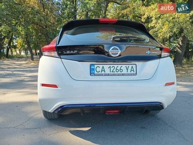Білий Ніссан Ліф, об'ємом двигуна 0 л та пробігом 27 тис. км за 16800 $, фото 25 на Automoto.ua