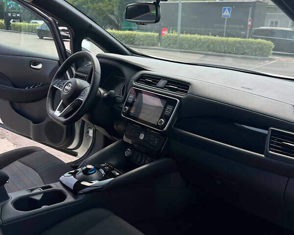 Білий Ніссан Ліф, об'ємом двигуна 0 л та пробігом 26 тис. км за 22500 $, фото 9 на Automoto.ua