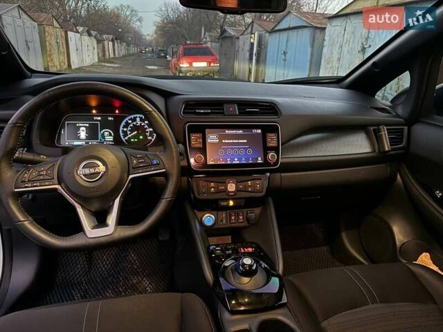 Белый Ниссан Лиф, объемом двигателя 0 л и пробегом 47 тыс. км за 19700 $, фото 32 на Automoto.ua