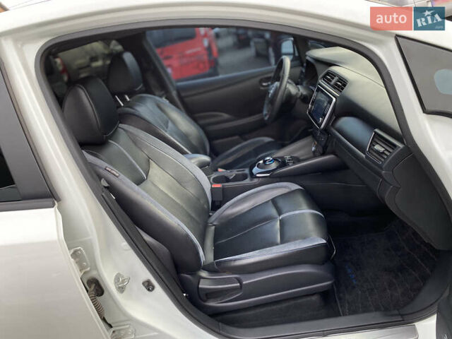 Белый Ниссан Лиф, объемом двигателя 0 л и пробегом 21 тыс. км за 16700 $, фото 66 на Automoto.ua