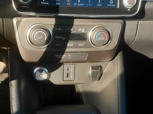 Белый Ниссан Лиф, объемом двигателя 0 л и пробегом 10 тыс. км за 16600 $, фото 10 на Automoto.ua