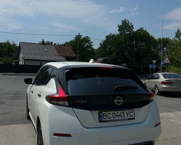 Білий Ніссан Ліф, об'ємом двигуна 0 л та пробігом 26 тис. км за 22500 $, фото 3 на Automoto.ua