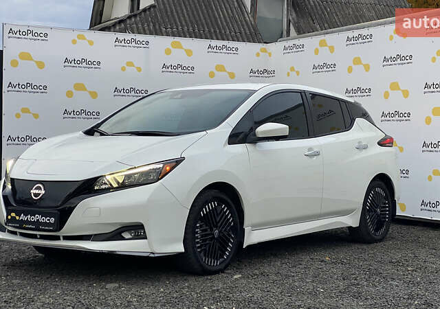 Белый Ниссан Лиф, объемом двигателя 0 л и пробегом 21 тыс. км за 16700 $, фото 113 на Automoto.ua