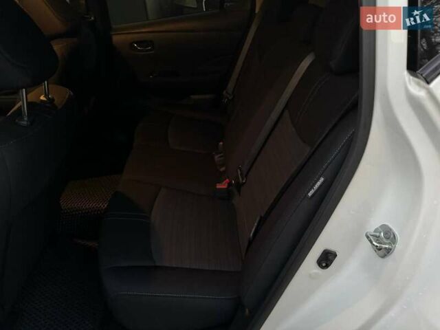 Белый Ниссан Лиф, объемом двигателя 0 л и пробегом 47 тыс. км за 19700 $, фото 28 на Automoto.ua