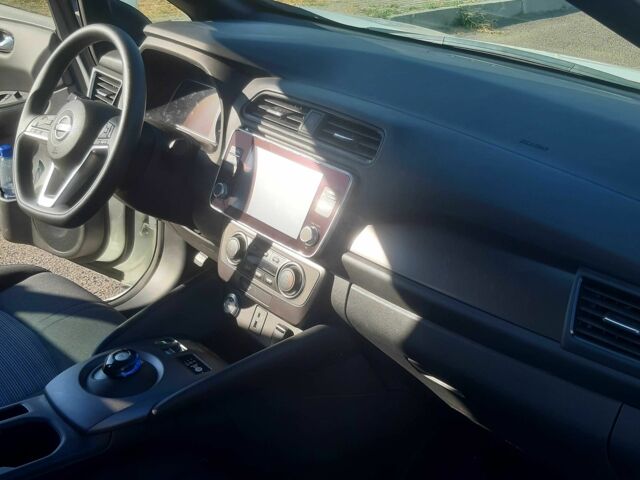 Белый Ниссан Лиф, объемом двигателя 0 л и пробегом 10 тыс. км за 16600 $, фото 7 на Automoto.ua