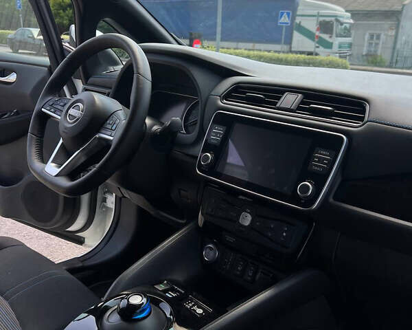Білий Ніссан Ліф, об'ємом двигуна 0 л та пробігом 26 тис. км за 22500 $, фото 10 на Automoto.ua