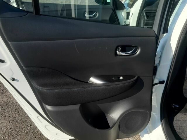 Белый Ниссан Лиф, объемом двигателя 0 л и пробегом 10 тыс. км за 16600 $, фото 6 на Automoto.ua