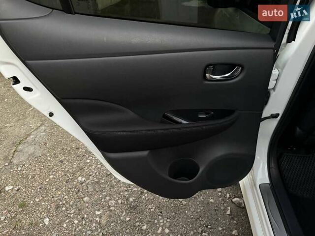 Белый Ниссан Лиф, объемом двигателя 0 л и пробегом 47 тыс. км за 19700 $, фото 31 на Automoto.ua