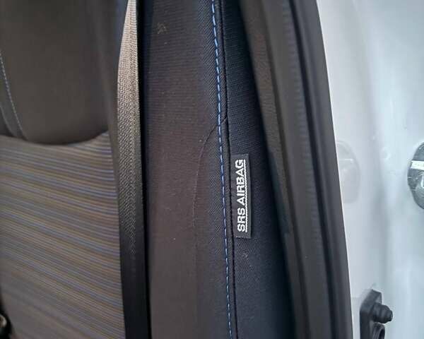 Белый Ниссан Лиф, объемом двигателя 0 л и пробегом 47 тыс. км за 19700 $, фото 26 на Automoto.ua