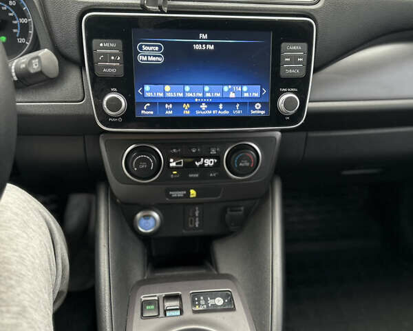 Білий Ніссан Ліф, об'ємом двигуна 0 л та пробігом 64 тис. км за 17000 $, фото 17 на Automoto.ua
